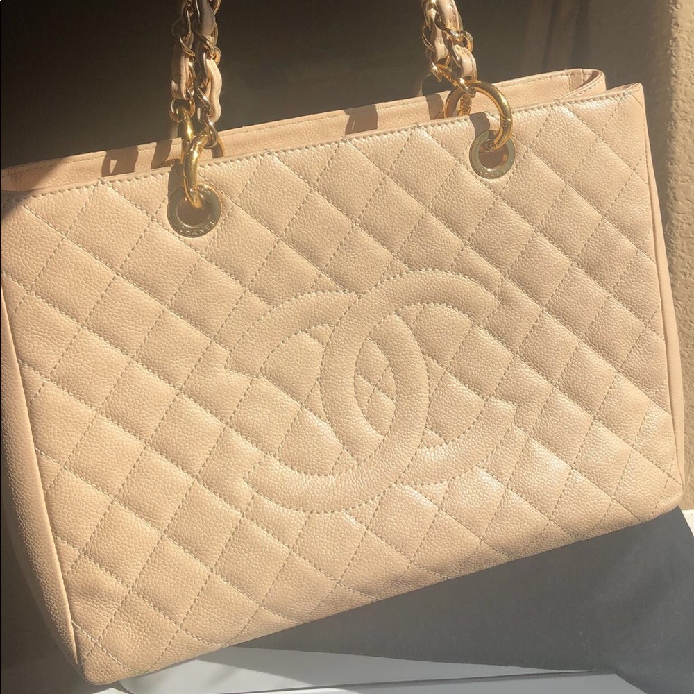⛔️SOLD⛔️ Chanel Quilted Caviar Grand Leather Tote